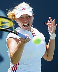 Zvonareva in Vorhand Action